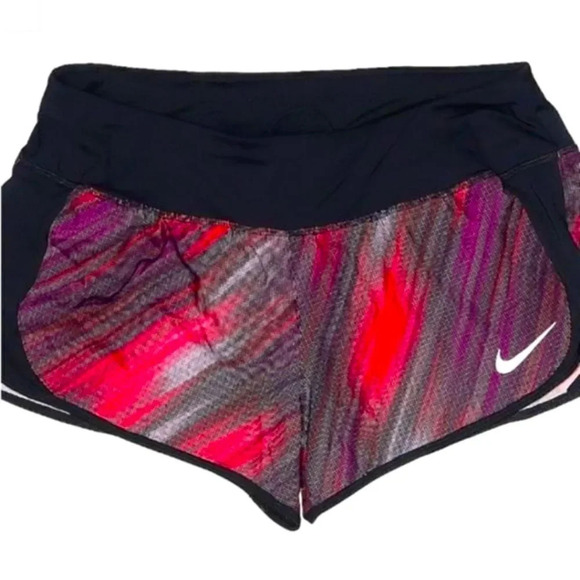 - NIKE WOMENS LIGHT STREAK CREW
PRINTED DRY FIT REFLECTIVE RUNNING
SHORTS SIZE M - Picture 1 of 11